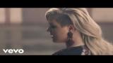 Video Lagu Kelly Clarkson - Invincible Gratis