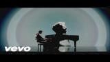 Music Video Labrinth - Beneath Your Beautiful ft. Emeli Sandé Gratis