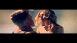 Music Video Gigi Hadid on Surfboard by Cody Simpson Gratis