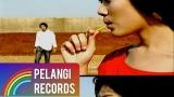 Download Video Pop - Caffeine - Yang Tak Pernah (Official ic eo) baru - zLagu.Net